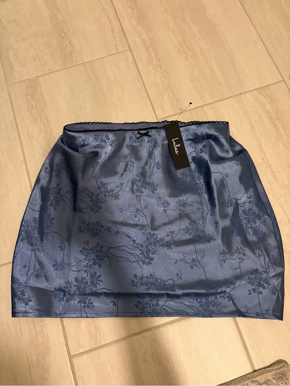 NWT Lulu's Blue Floral Satin Mini Skirt Size M